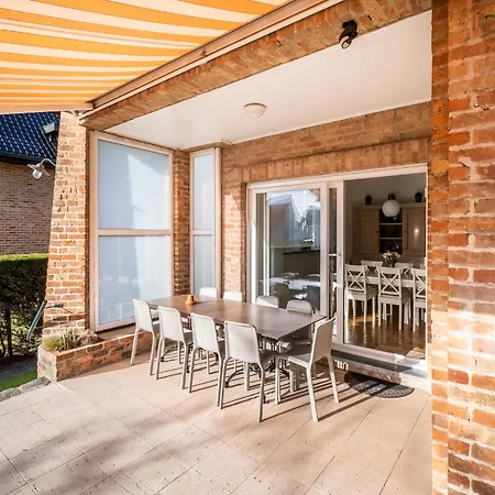In With Sunny Garden, Cleaning Included Villa