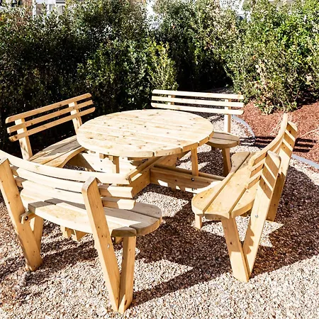 In With Sunny Garden, Cleaning Included