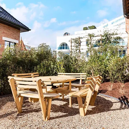 In With Sunny Garden, Cleaning Included Villa