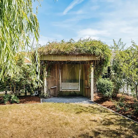 In With Sunny Garden, Cleaning Included * Koksijde